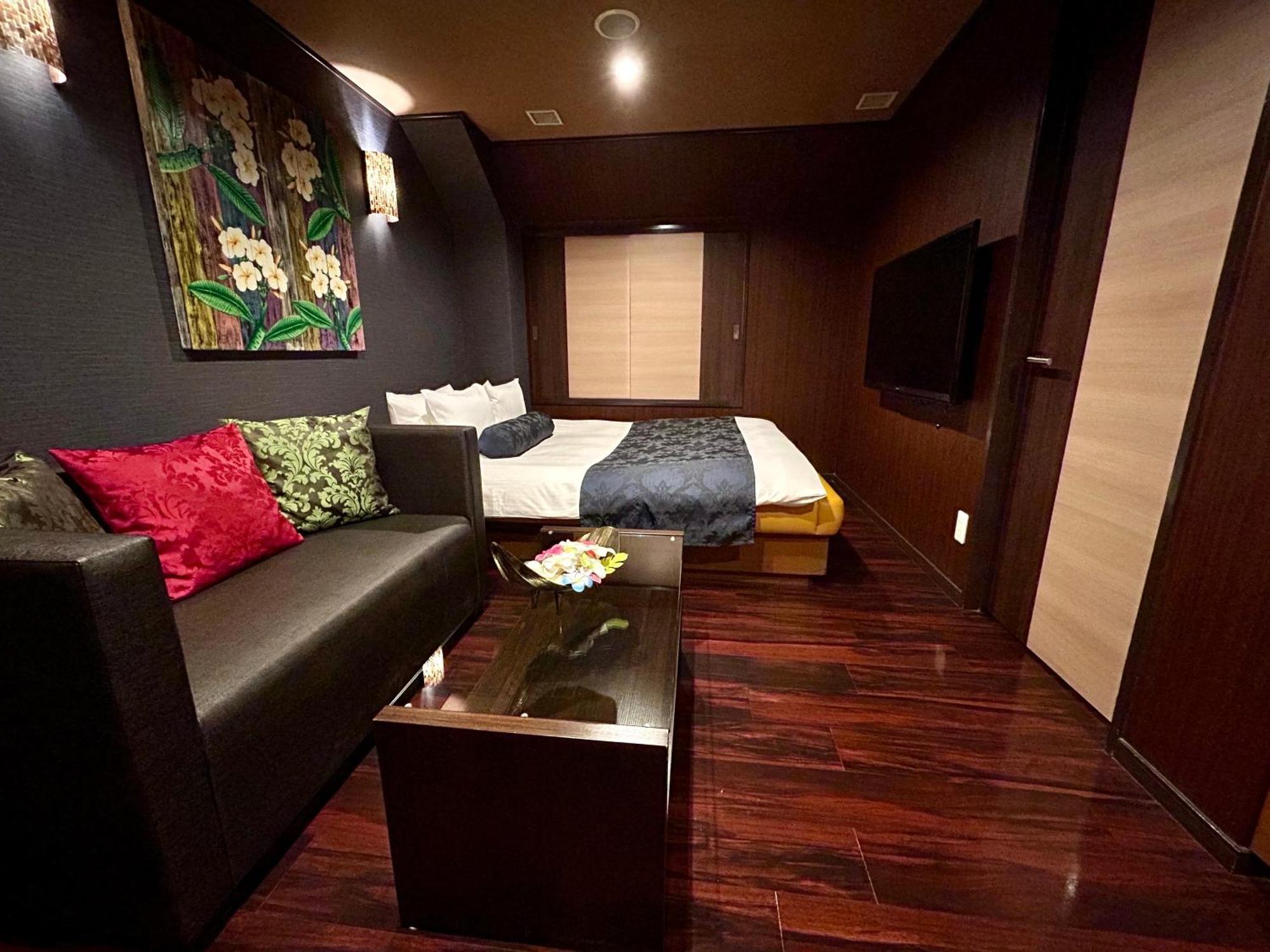 Hotel del amor Asian Color (adults Only)